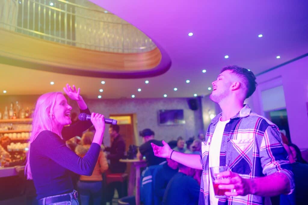 utrinek iz drugega karaoke partyja v Elipsa Caffe Radizel 5
