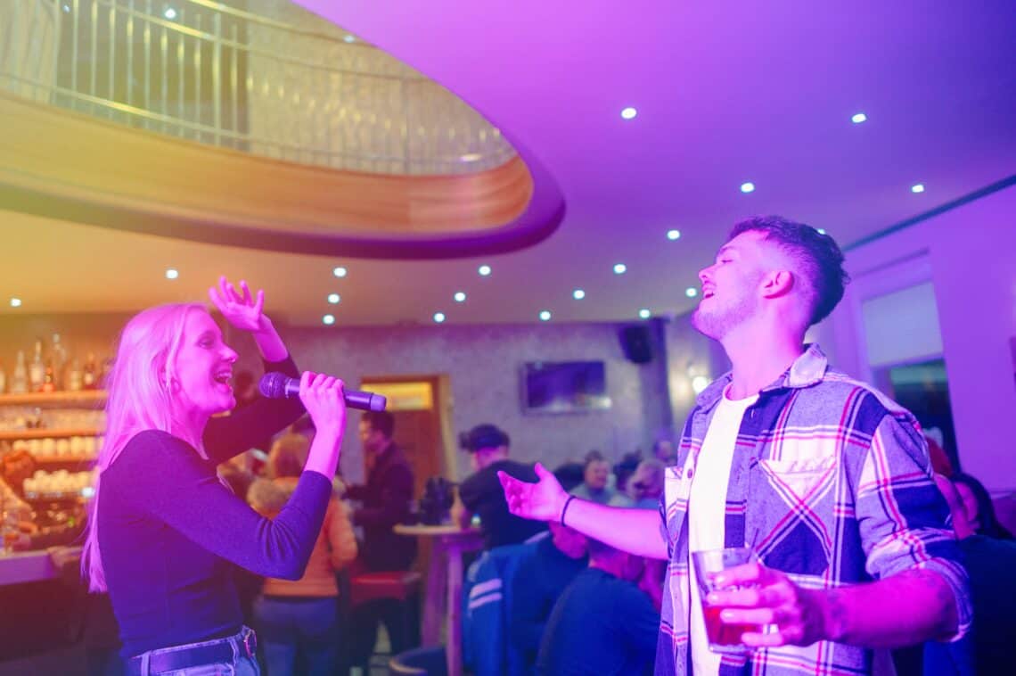 utrinek iz drugega karaoke partyja v Elipsa Caffe Radizel 5