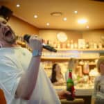 Utrinki z dogodka Karaoke Night v Elipsa Caffe v Radizelu | Fant poje.