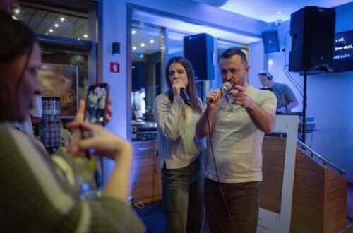Utrinki z dogodka Karaoke Night v Elipsa Caffe v Radizelu | Par poje.